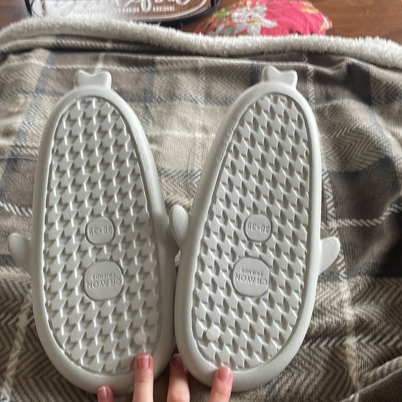 These are shark slides brand new. Never been worn - Picture 3 of 4